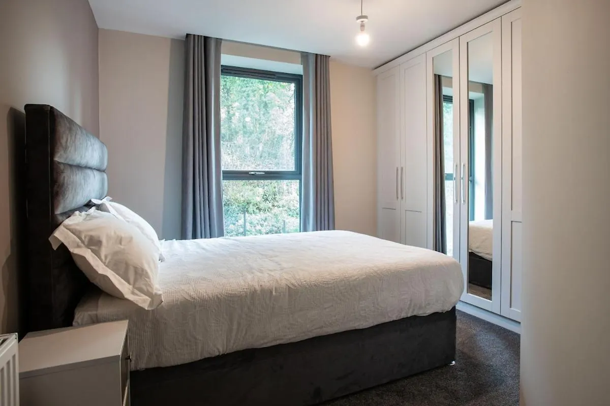 Lägenhet Stunning 2Br Next To The City Airport Bhd - Free Parking I Long Stay Belfast Storbritannien